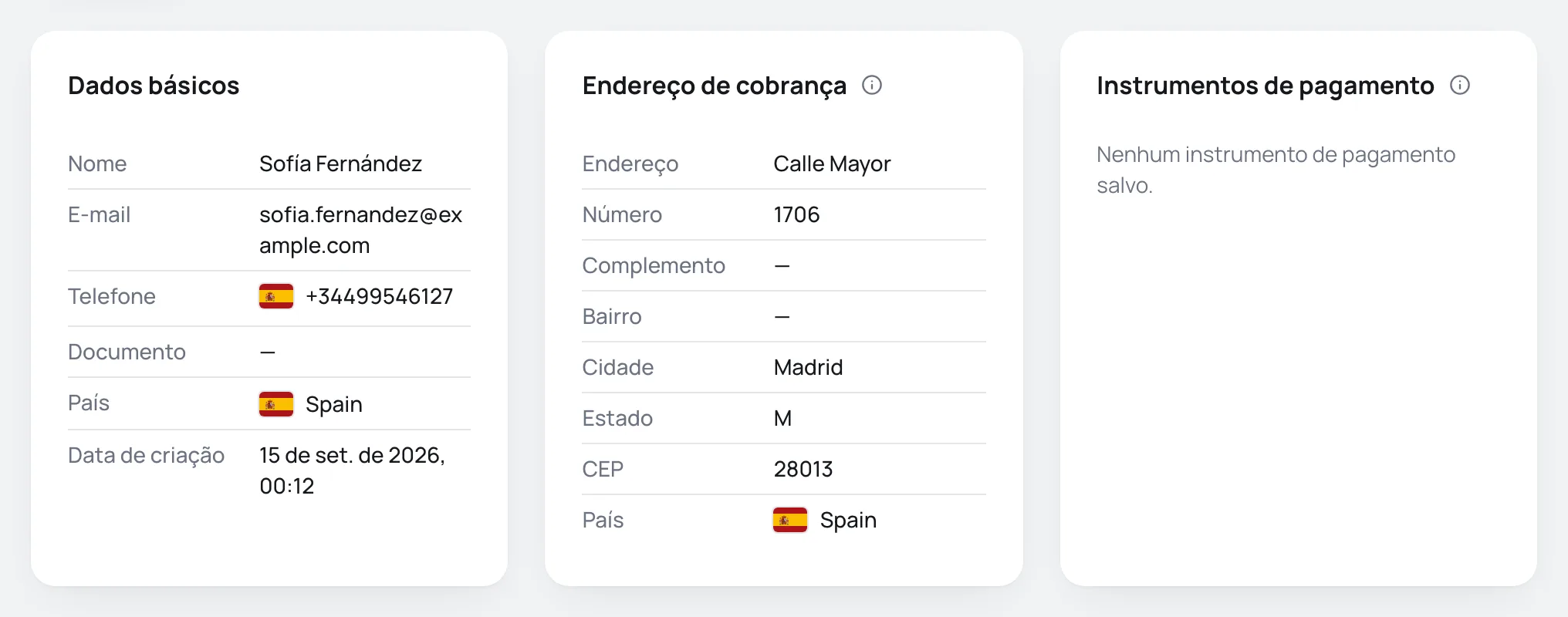 Página de um cliente com os cards Dados básicos, Endereço de cobrança e Instrumentos de pagamento
